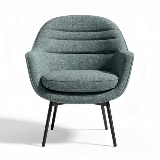 Stoere fauteuil van groen stoffen bekleding met metalen poten 80 x 80 x 85cm